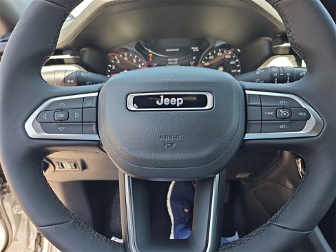 New 2025 Jeep Compass Latitude image 24