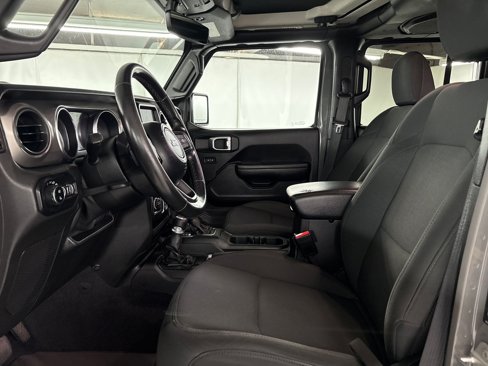 Used 2021 Jeep Gladiator Willys image 5