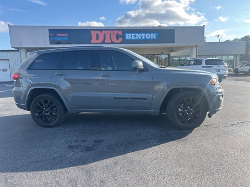 Used 2022 Jeep Grand Cherokee Laredo X image 2