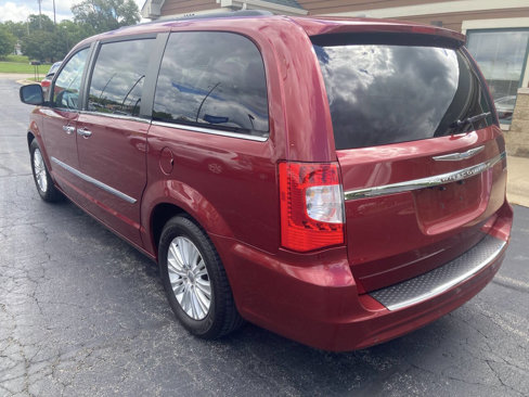Used 2013 Chrysler Town & Country Touring-L w/ Premium Group image 5