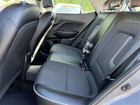 Used 2022 Hyundai Venue Limited image 13