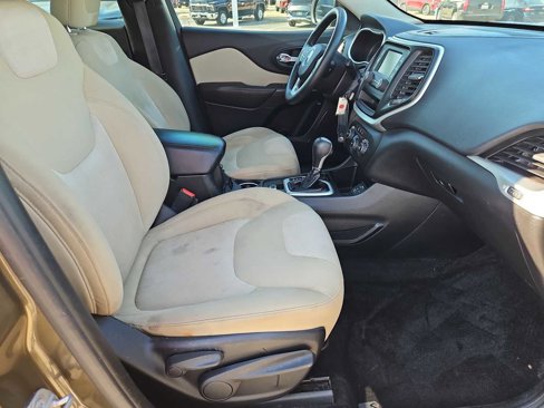 Used 2016 Jeep Cherokee Sport image 24