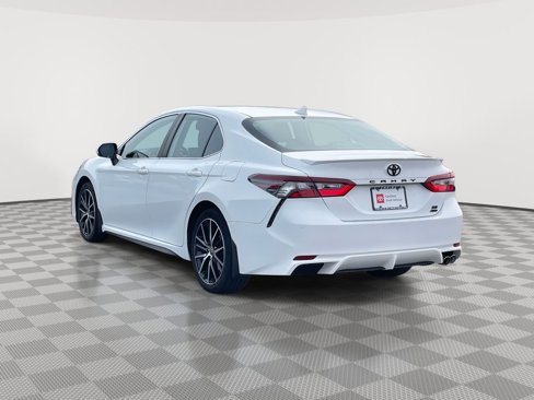 Used 2023 Toyota Camry SE image 5