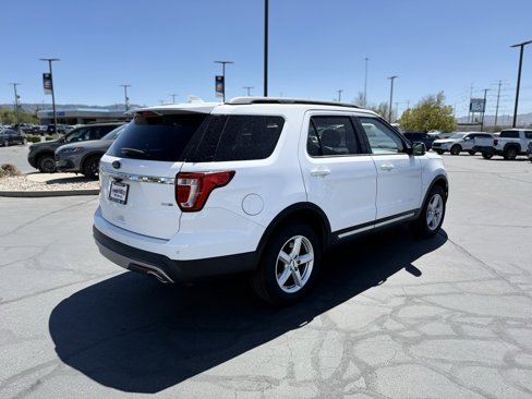 Used 2017 Ford Explorer XLT w/ Equipment Group 201A image 5