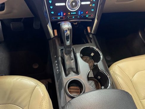 Used 2017 Ford Explorer Limited image 16