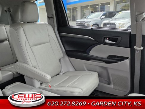 Used 2017 Toyota Highlander Limited image 23