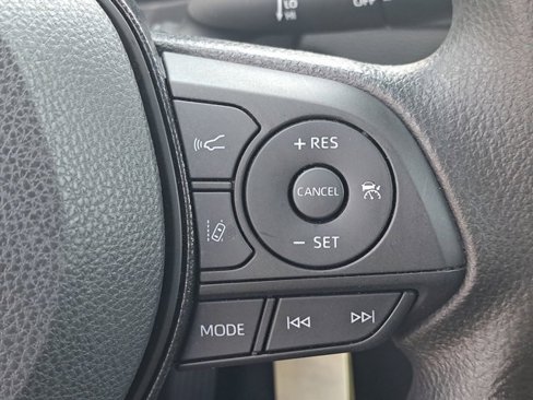 Used 2021 Toyota RAV4 LE image 26