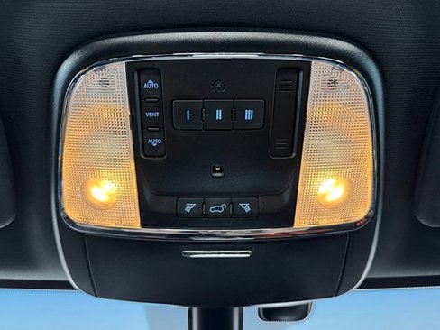 Used 2020 Jeep Grand Cherokee Altitude image 18