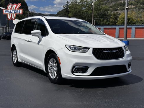 Used 2022 Chrysler Pacifica Touring-L image 1