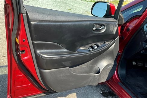Used 2014 Nissan Leaf SL w/ Premium Package image 18