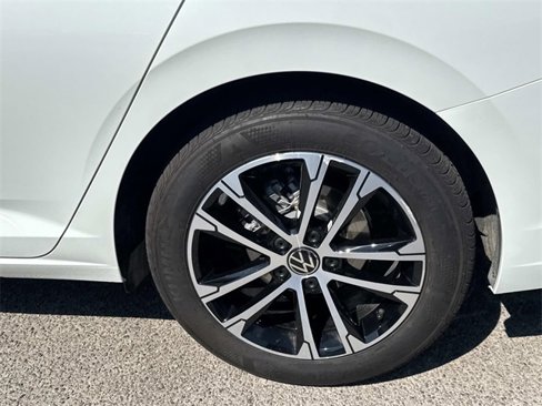 Used 2025 Volkswagen Jetta Sport image 6