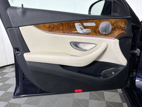 Used 2018 Mercedes-Benz E 300 image 8