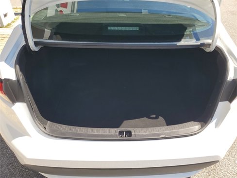 Used 2021 Toyota Corolla LE image 6