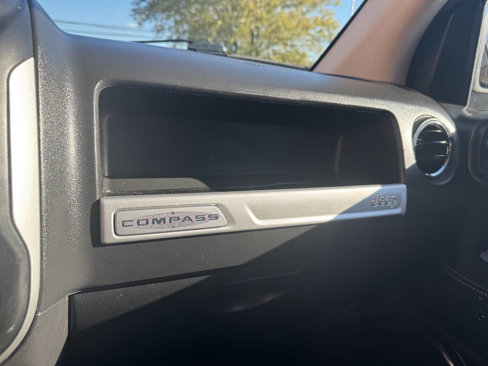 Used 2014 Jeep Compass Latitude image 25