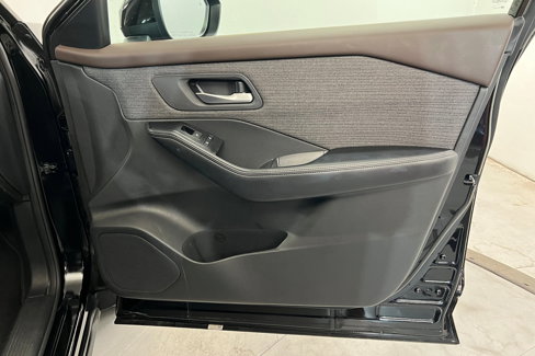 Used 2023 Nissan Rogue SV image 24