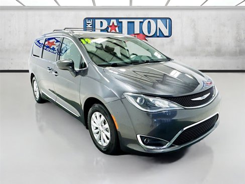 Used 2019 Chrysler Pacifica Touring-L image 1