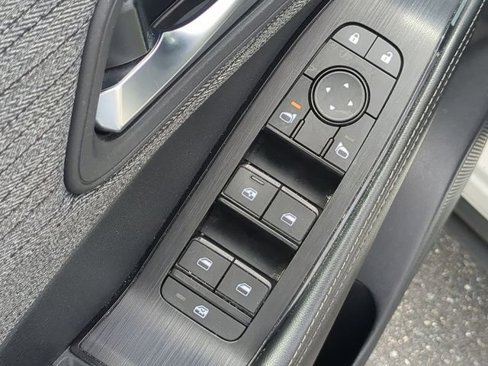 Used 2023 Nissan Rogue SV image 17