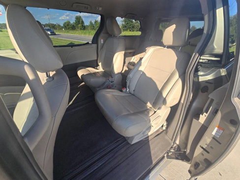 Used 2015 Toyota Sienna LE image 9