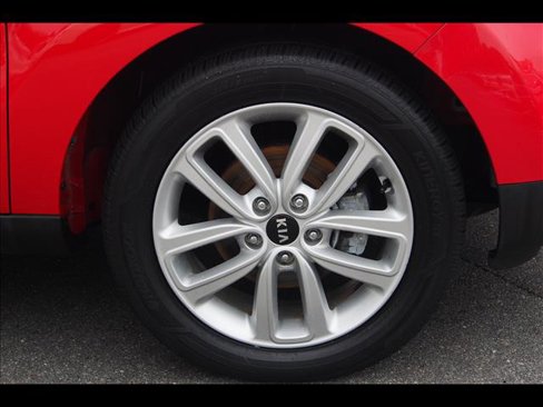 Used 2019 Kia Soul + image 9