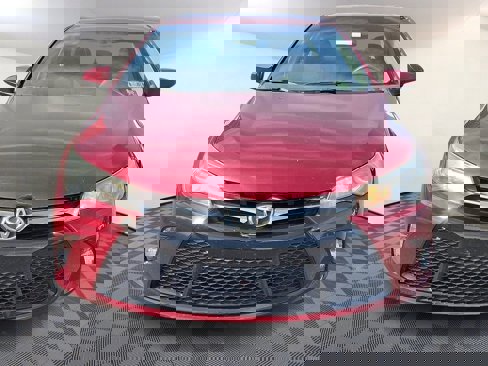 Used 2016 Toyota Camry SE image 2