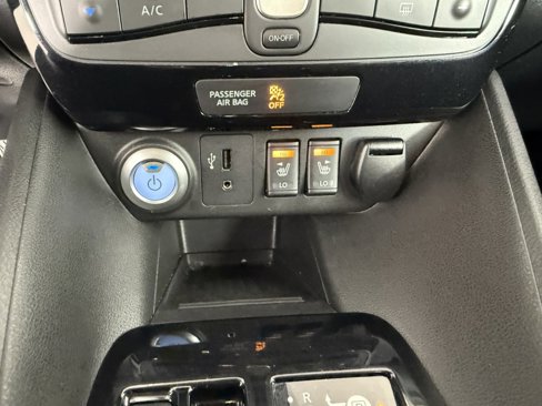 Used 2018 Nissan Leaf SV w/ SV Technology Package image 19