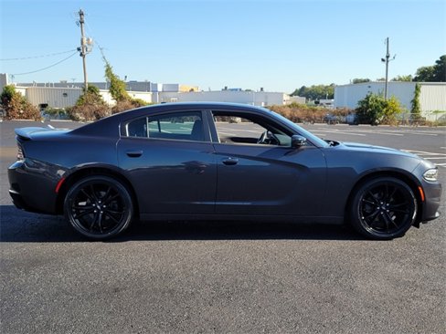 Used 2018 Dodge Charger SXT w/ Blacktop Package image 2