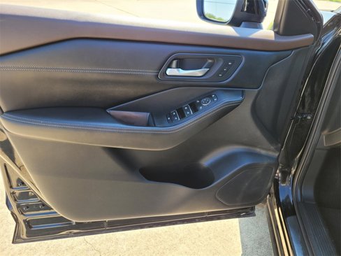 Used 2023 Nissan Rogue SL w/ SL Premium Package image 19