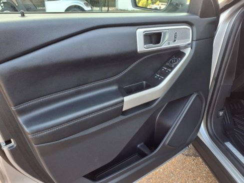 Used 2022 Ford Explorer Limited image 12