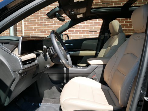 Used 2024 Cadillac XT4 Premium Luxury w/ Technology Package image 6