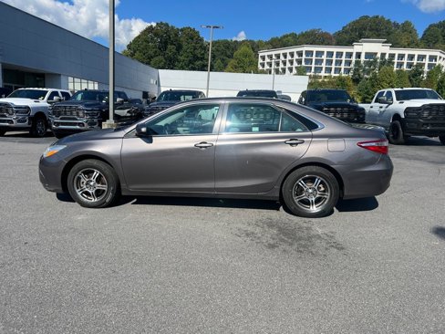 Used 2017 Toyota Camry LE image 3