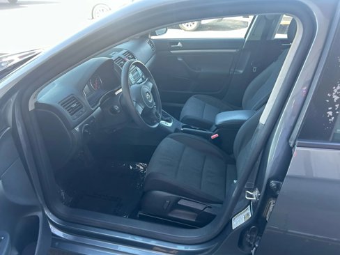 Used 2010 Volkswagen Jetta S image 3