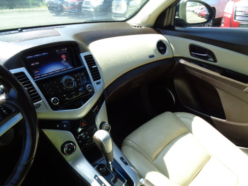 Used 2014 Chevrolet Cruze LT w/ Sun, Sound and Sport Package image 19