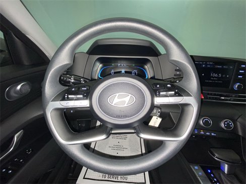 Used 2025 Hyundai Elantra SE image 14