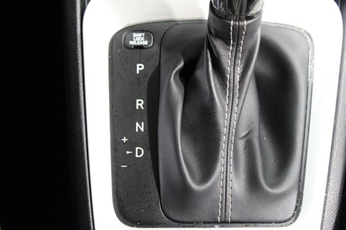 Used 2023 Hyundai Venue Limited image 16