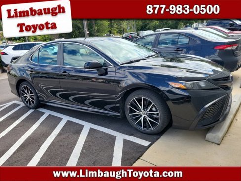 Used 2021 Toyota Camry SE image 1