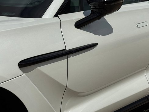 Used 2025 Aston Martin DBX 707 image 12