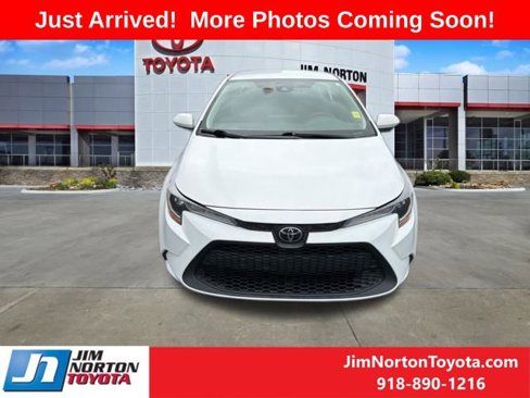 Used 2022 Toyota Corolla LE image 2