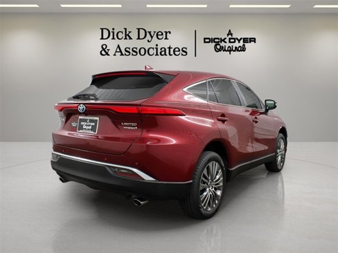 Used 2021 Toyota Venza XLE image 2