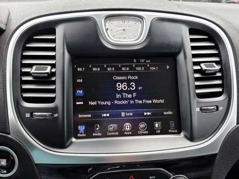Used 2016 Chrysler 300 Limited image 24