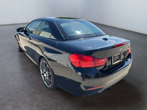 Used 2016 BMW M4 Convertible image 18