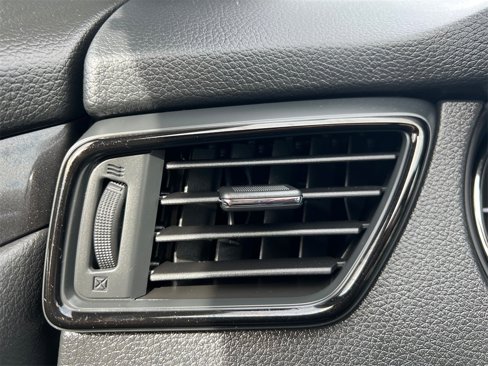 Used 2019 Nissan Rogue SV w/ Premium Package image 24