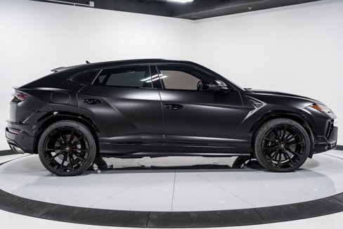 Used 2023 Lamborghini Urus S image 2