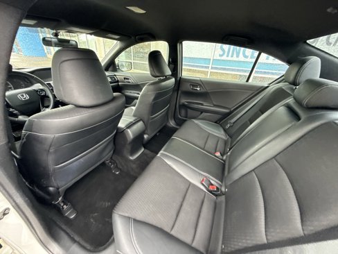 Used 2017 Honda Accord Sport image 28