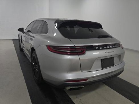 Used 2018 Porsche Panamera 4 w/ Premium Package image 4