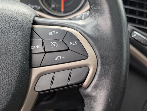 Used 2016 Jeep Cherokee Limited w/ Luxury Group image 21