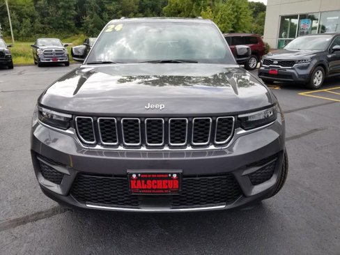 Certified 2024 Jeep Grand Cherokee Laredo w/ Luxury Tech Group I image 2