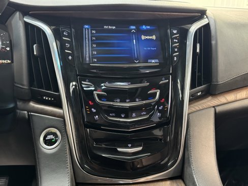 Used 2015 Cadillac Escalade Luxury image 18