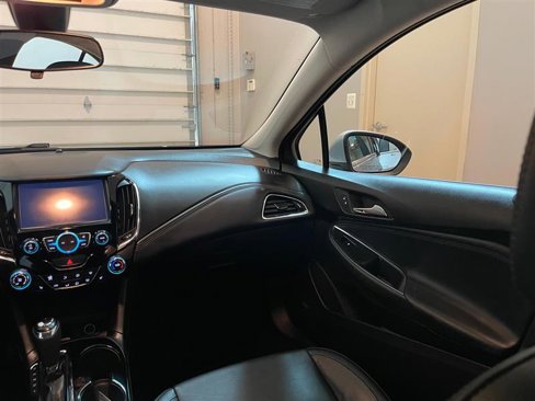 Used 2017 Chevrolet Cruze LT image 14