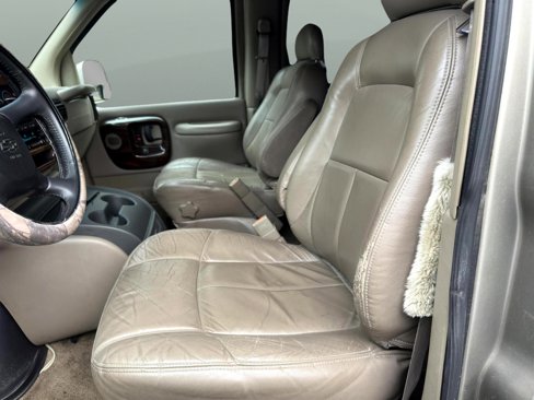 Used 2002 Chevrolet Express 1500 LT image 2