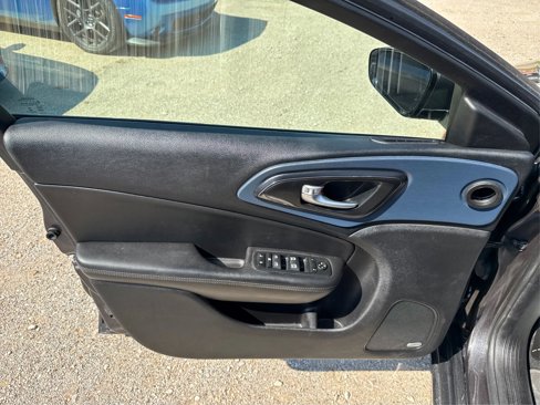 Used 2016 Chrysler 200 S w/ Navigation & Sound Group I image 19